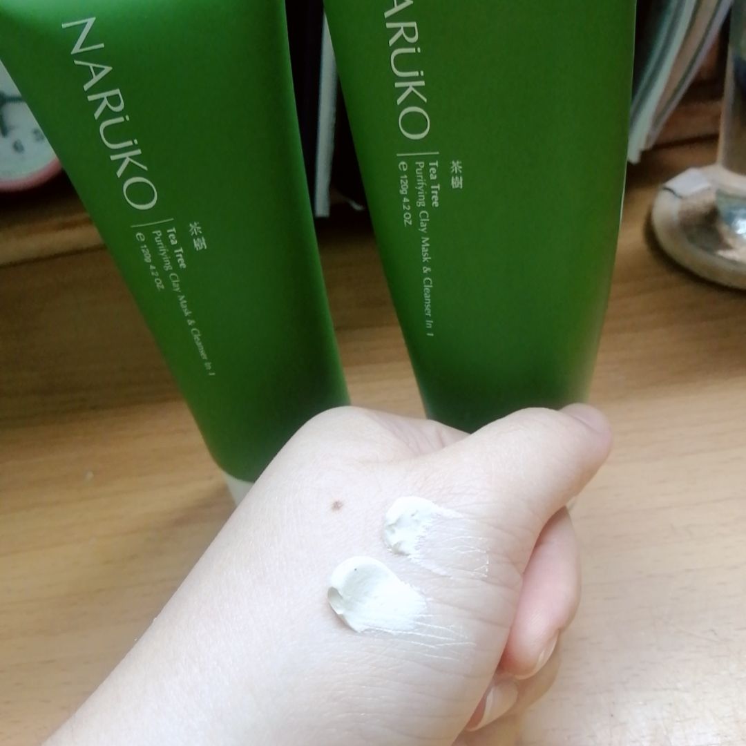 Ròi cái nào fake, cái nào real hay 2 chai giống như nhau v shop( cái thiết kế của 2 chai nó khác nhau á). Bên trái là mình mua của shop mình đang cmt, còn chai bên phải là mình mua của Naturo Offical Store ạ!!!