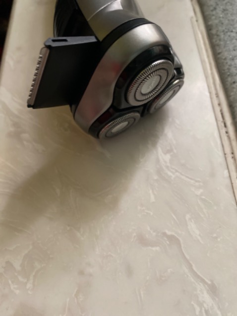 Mình đã mua rất nhiều máy khác nhau nhưng đây là máy đầu tiên vừa đơn giản vừa hiệu quả cho mọi loại lông tóc mềm hay cứng, ngàn sao cho sản phẩm tốt - đẹp -rẻ. Sản phẩm có tới hai đầu cạo tiện lợi. Cám ơn Tiki và nhà sản xuất đã cung cấp sản phẩm tốt và giao hàng siêu nhanh