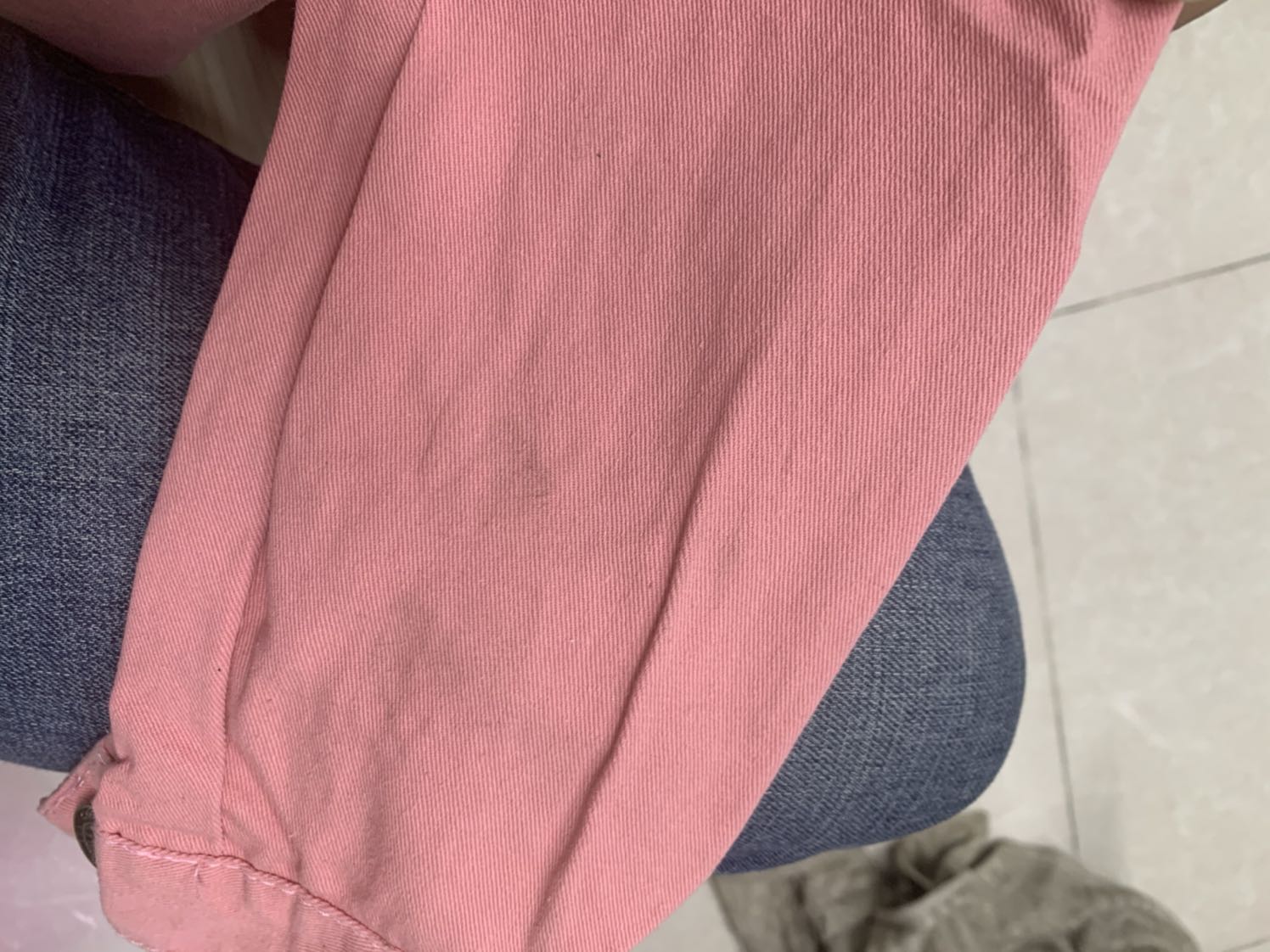 Giao mà dơ như vậy? Chỉ thừa thì ko nói mà bám bẩn. Đổi cho mình cái khác đi bạn ơi