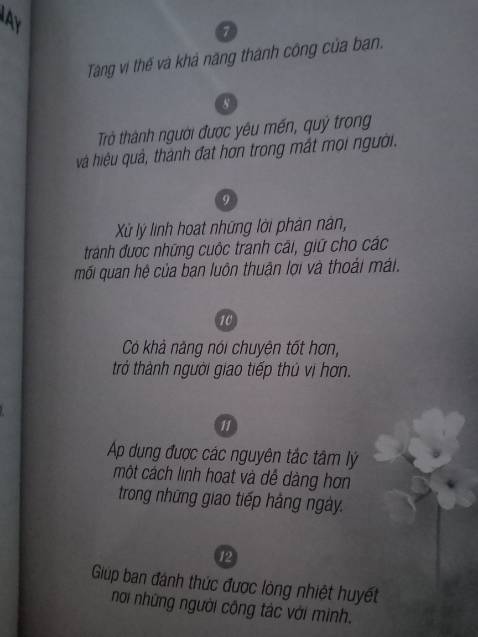 Tầm chục trang đầu bị đè do khâu vận chuyển tiki (hình 1) sách thì mới đẹp. Nội dung thì như những cmt khác rồi không còn gì để nói nữa. Tại mình là một người kĩ tính không thik bị cong sách nên 4* thôi.