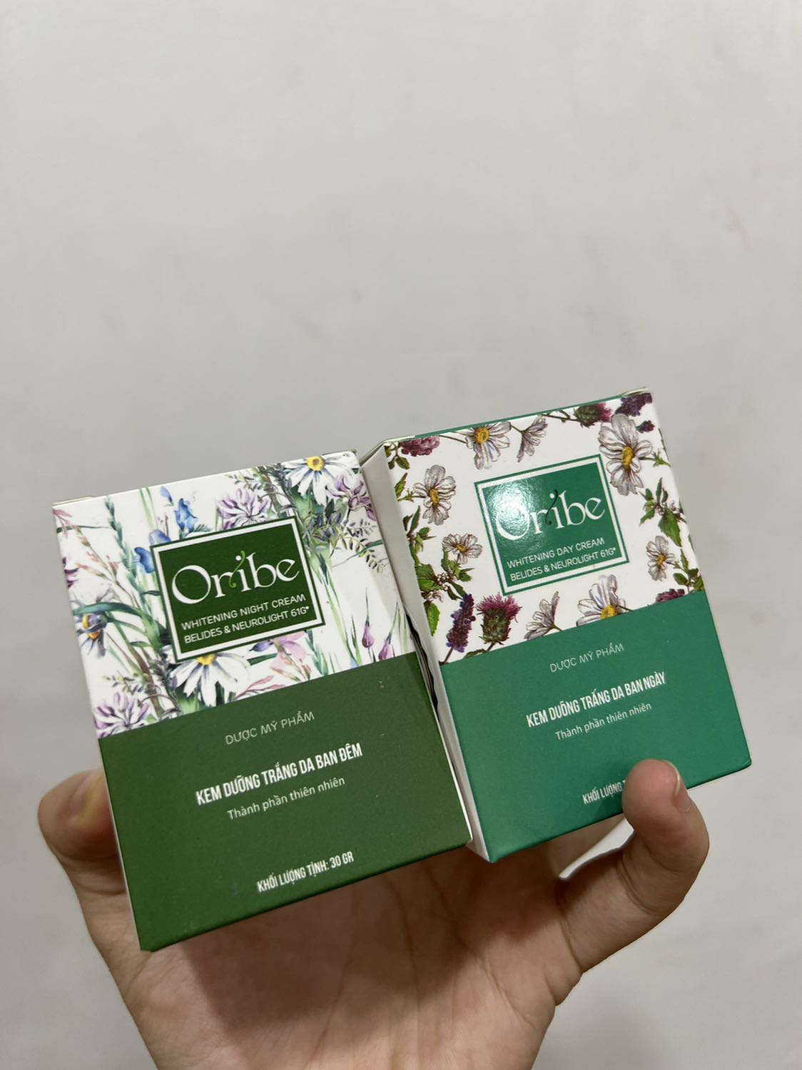 Hàng chuẩn, dùng thích lắm nha, chát kem thấm nhanh với mịn, thấy da sáng mịn hơn. Giao hàng nhanh, đóng gói kỹ. Sẽ ủng hộ tiếp nhé.