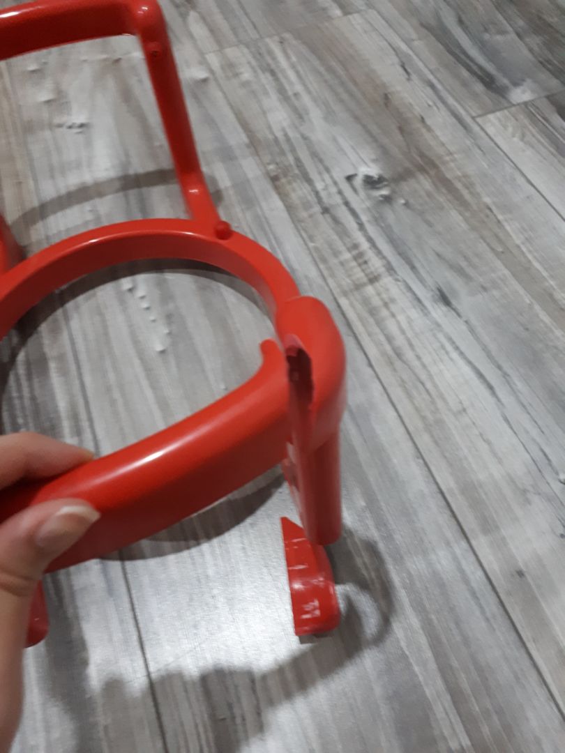 Mình nhận được thùng carton bị móp, mở ra bên trong thì đế bị gãy, vòng kim loại bên ngoài bị móp. Mình đã gửi *** cho tiki nhưng tiki vẫn chưa nhận được hình ảnh và phản hồi nên mình đã inbox cho *** nhưng cũng chưa được giải quyết. Tiki vui lòng liên hệ lại với mình càng sớm càng tốt ạ.