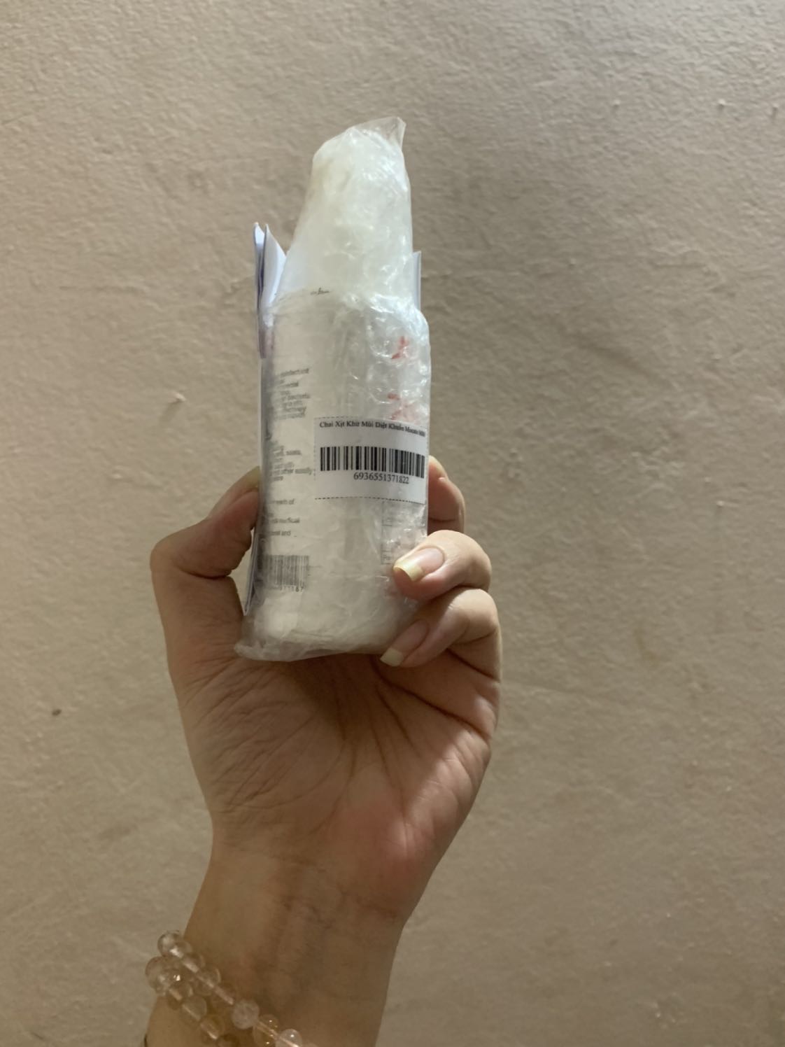 Đóng gói cẩn thận
Chai xịt khử mùi tốt, dung dịch nồng mùi cồn xát khuẩn mùa dịch tốt.
Chai có tem mac, HDSD và nơi sản xuất yên tâm sử dụng