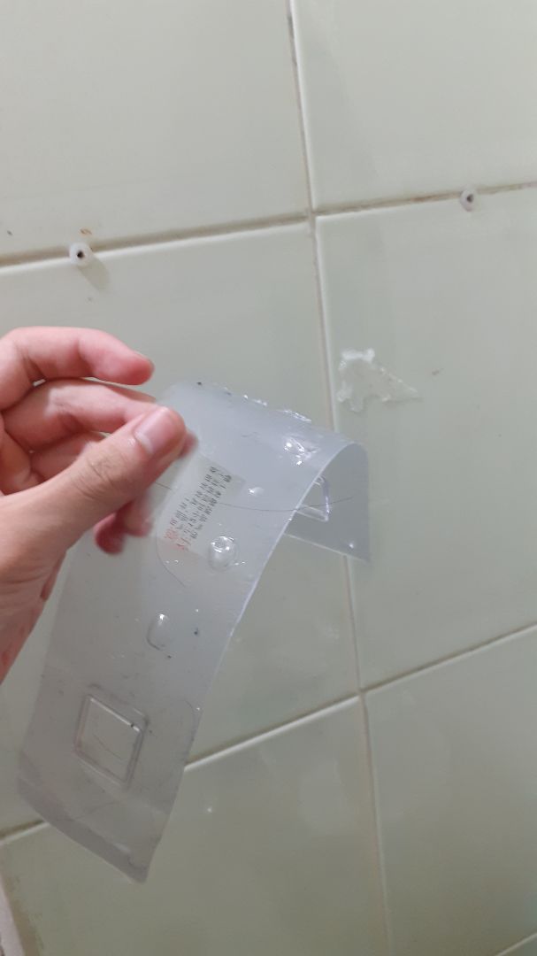 không có cái dán thứ hai, mình sử dụng cũng được nhưng được 3 tháng thì nó rụng mất, sáng ra dọn rất mệt. mà không hề có miếng dán thứ hai thì coi như vứt rồi. trả 200k cho 3 tháng sử dụng là quá đắt