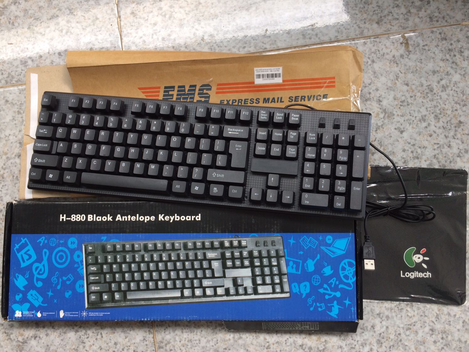 Giao hàng nhanh hơn dự kiến, đóng gói an toàn, bàn phìm cũng đẹp nhưng không đúng mẫu. Giao hàng nhanh hơn dự kiến, đóng gói an toàn, bàn phìm cũng đẹp nhưng không đúng mẫu.