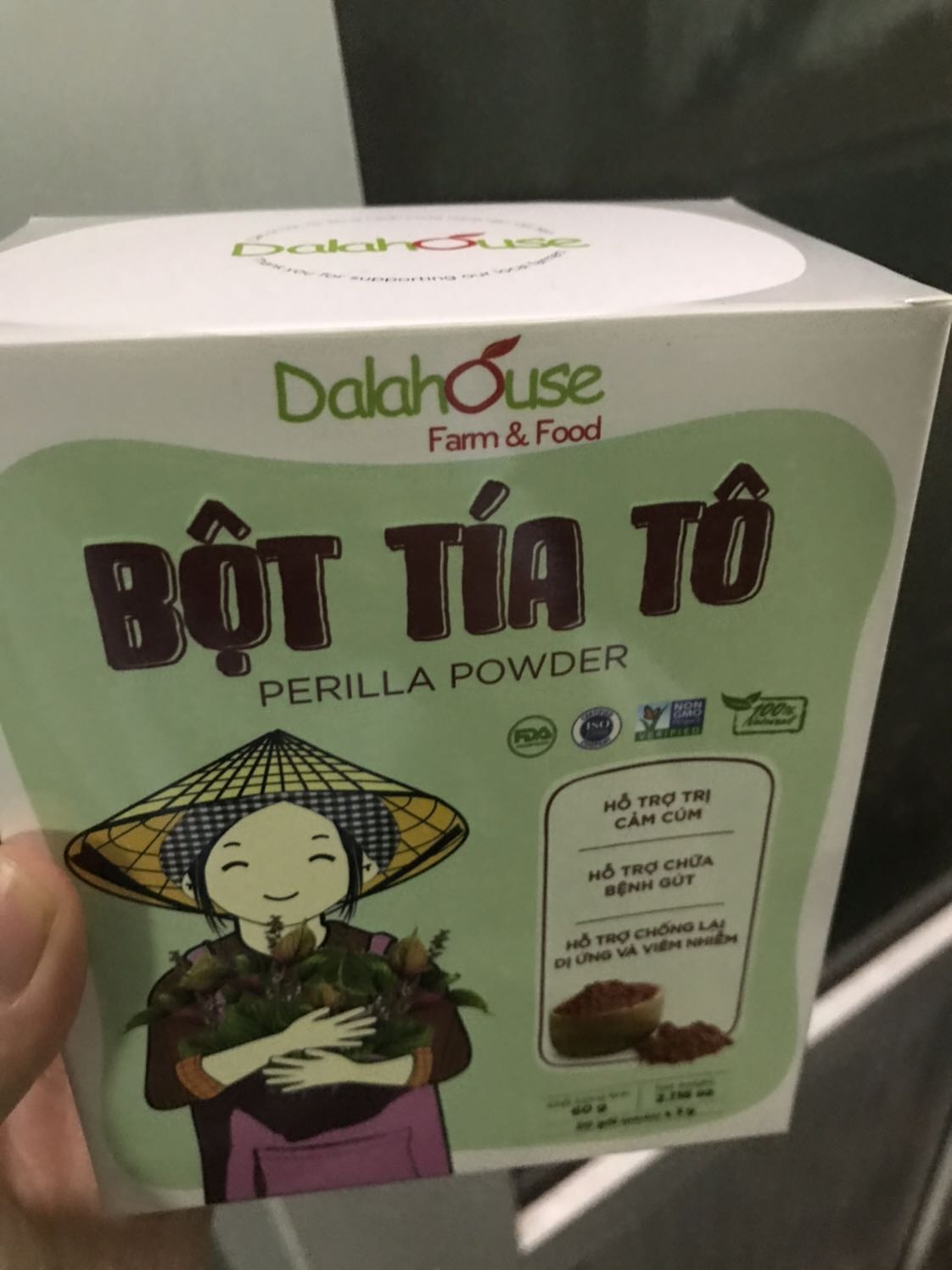 Giao hàng nhanh. Thấy mọi người bảo mẹ uống nước tía tô 3 ngày trước trong và sau khi tiêm thì con ti sau khi tiêm sẽ không bị sốt. Nhà mh bận không có thời gian nấu nước. May sau lướt thấy sp này nên mua luôn. Rất may shop và tiki giao trước thời gian dự kiến. Nên mh uống trước khi bé đi tiêm. Trvia về bé không bị sốt. Rất hiệu quả. Sau mình sẽ tiếp tục sd sp của shop và tiki