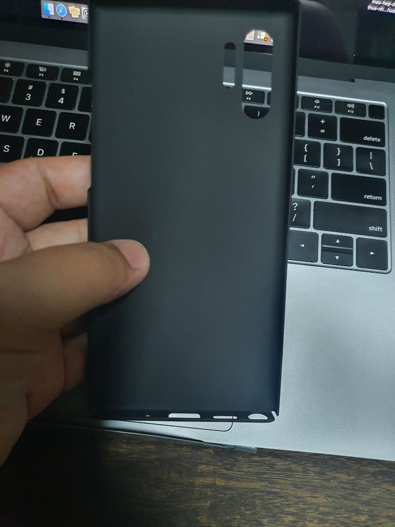 gói kĩ càng, giao siêu nhanh, thấy báo 4h giao mà 2h đã có hàng. Hộp giao tới khá là đẹp và có tặng thêm đồ gác điện thoại, bao này xài rất đã tay. Mà có điều cầm không chặt thì khá trơn