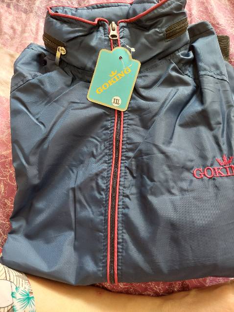 Giao hàng nhanh. Nhân viên giao hàng nhanh nhẹn, thân thiện, hòa nhã, tận tâm, tôn trọng khách hàng.
Chất liệu tốt, dày dặn, đẹp.