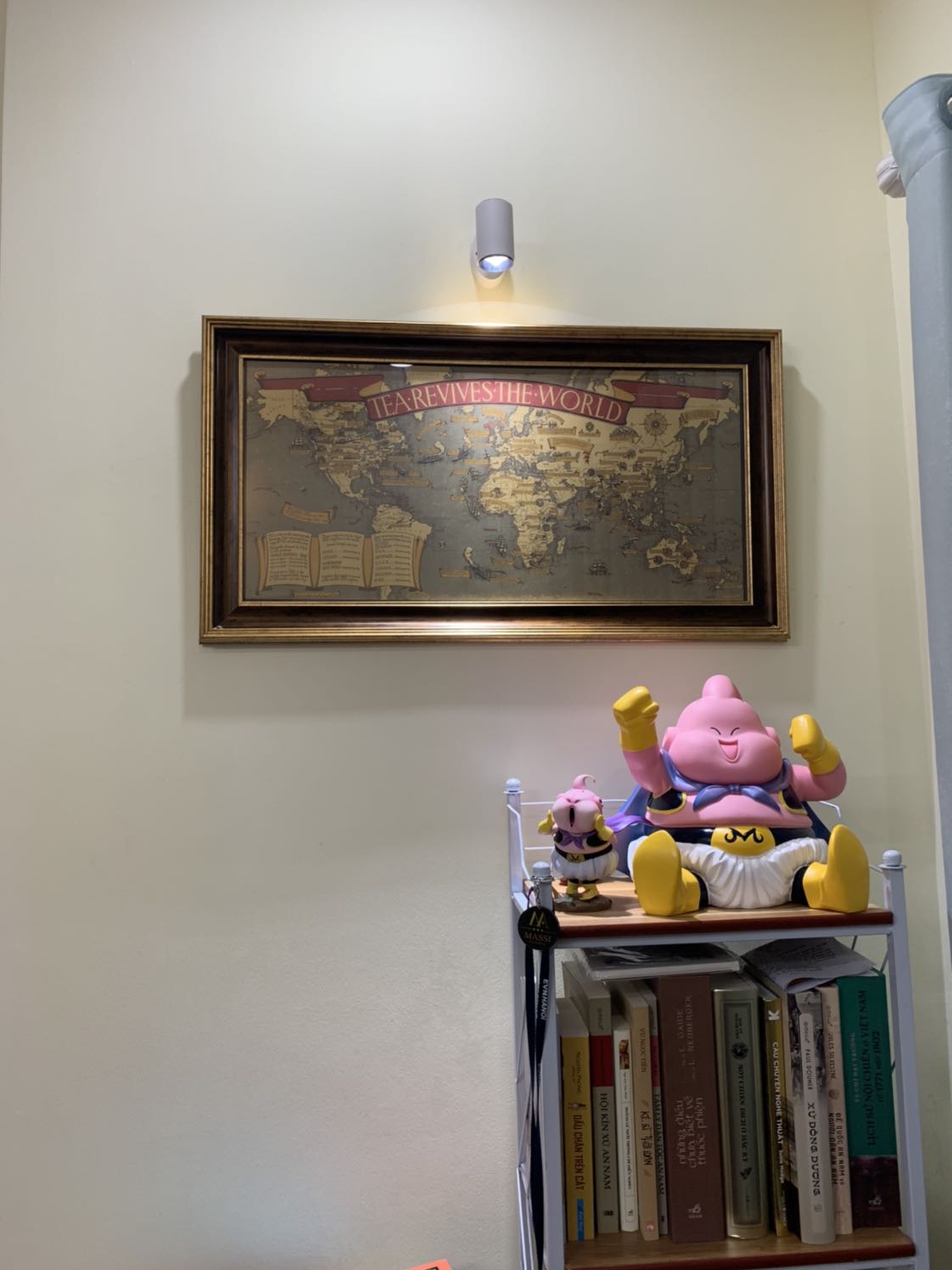 Sách hay. Hình ảnh chỉ mang tính minh hoạ. Chính ra có một ít thông tin thời kì thành cát tư hãn thì hay hơn nữa. Sách để trong hộp hơi bẩn nhưng tạm chấp nhận được