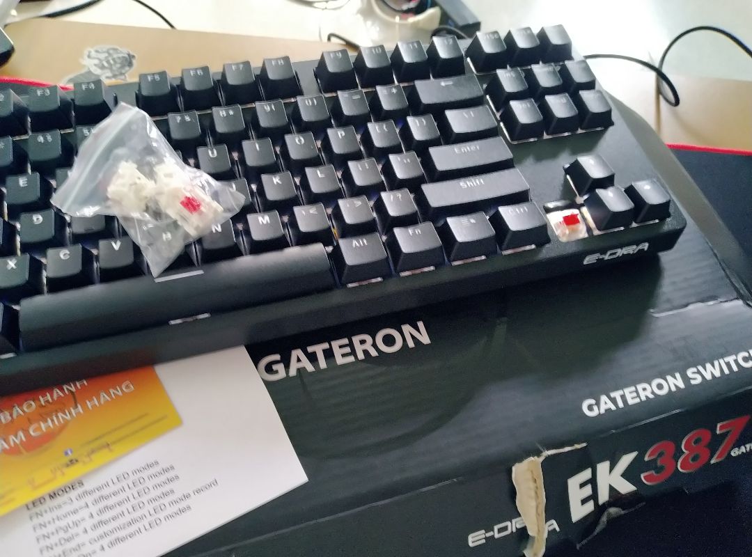 sản phẩm tốt , hàng giống ảnh , đúng red switch Gateron , mặc dù hàng đến chậm hơn 2 ngày so với dự kiến nhưng , đúng hàng thì ok hết ??