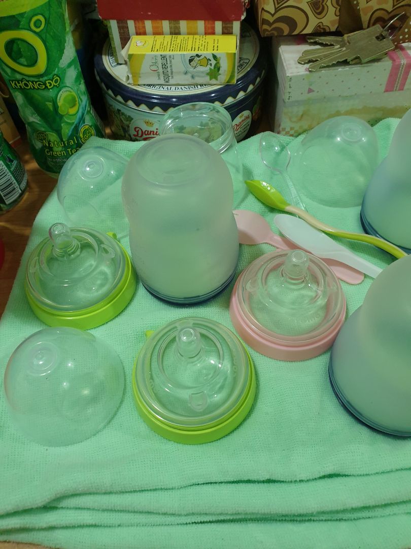Bé nhà mình chỉ chịu bú mỗi bình này thôi, bình này thì ko có gì chê rồi. xài rất tốt. shop đóng gói đẹp, cẩn thận. mua được giá tốt hơn ở các cửa hàng.