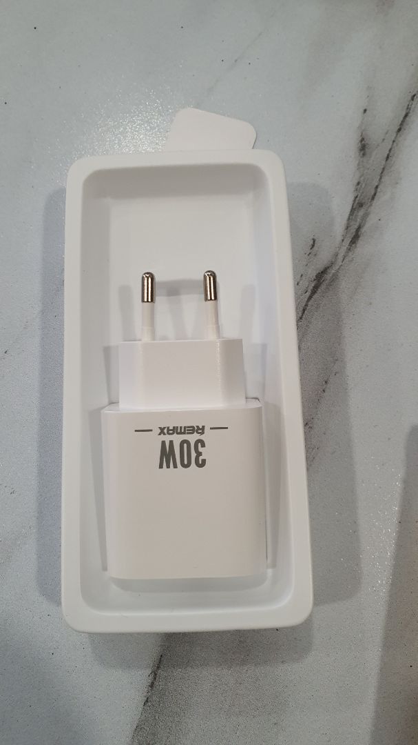 Củ sạc đúng theo hình, sạc riêng từng cổng thì có sạc nhanh, thậm chí "super fast charge" nếu dây có hỗ trợ, nếu sạc cả 2 cổng cùng lúc thì chỉ là sạc thường mỗi cổng thôi.