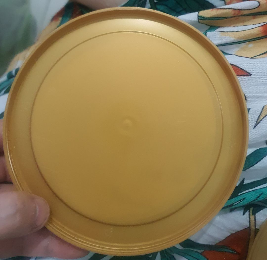 1 *** mình nhờ người thân mua trực tiếp bên Úc. 1 *** mua tiki của Thành Thuận Thiên thì mình thấy 2 nắp từ màu nắp với kết cấu bên trong nắp khác nhau hoàn toàn. tiki lúc này bán sữa toàn hàng kém chất lượng. Bữa sữa Đức cũng zị. Y chang. Sau này hok mua sữa hay những hàng thực phẩm khác trên tiki nữa. Mốt nhờ người thân bên nước ngoài mua cho chắc ăn.