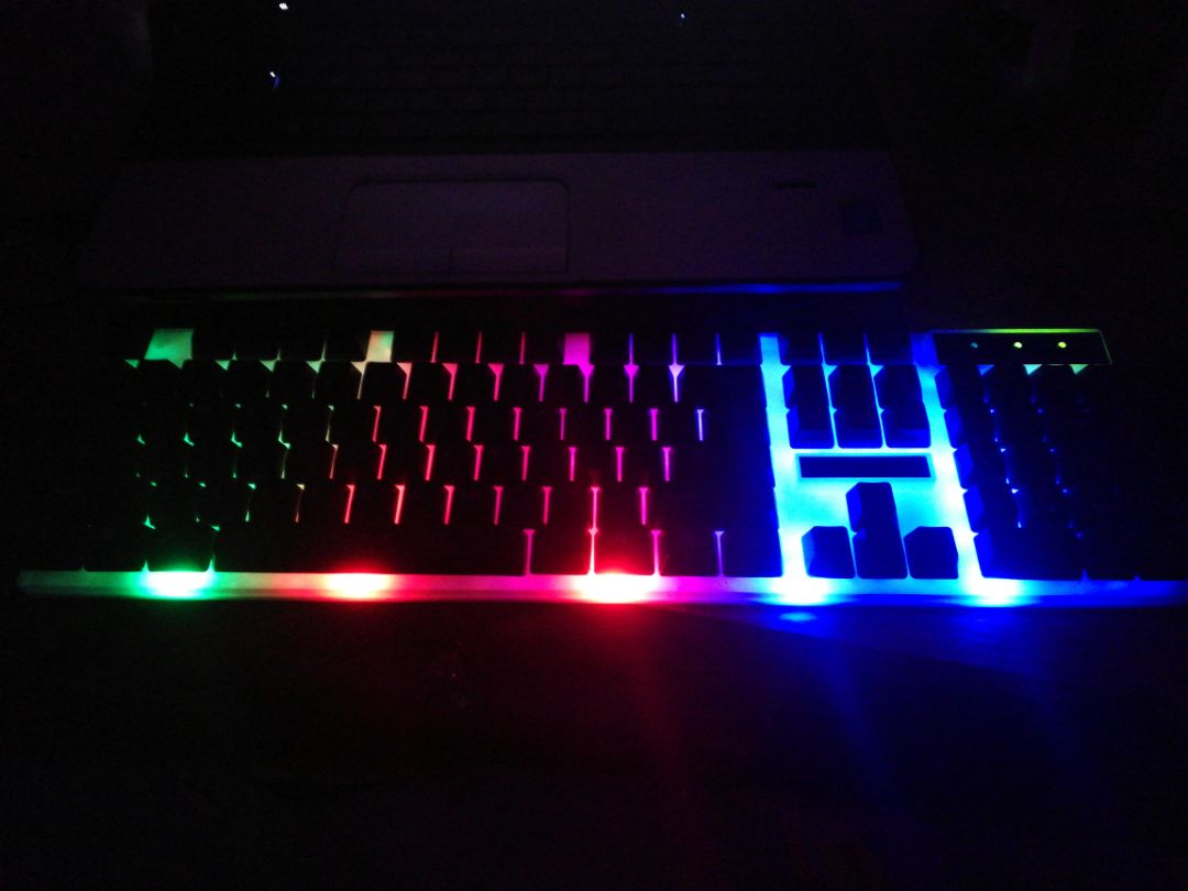 Mình mua bàn phím có đèn chủ yếu là để gõ chữ ban đêm chứ đâu phải để đẹp. Tối ko thấy đường gõ chữ. Thật không ưng ý tẹo nào cả. Cho một sao vì cái đèn led chỉ để làm cảnh. Mình mua bàn phím có đèn chủ yếu là để gõ chữ ban đêm chứ đâu phải để đẹp. Tối ko thấy đường gõ chữ. Thật không ưng ý tẹo nào cả. Cho một sao vì cái đèn led chỉ để làm cảnh.