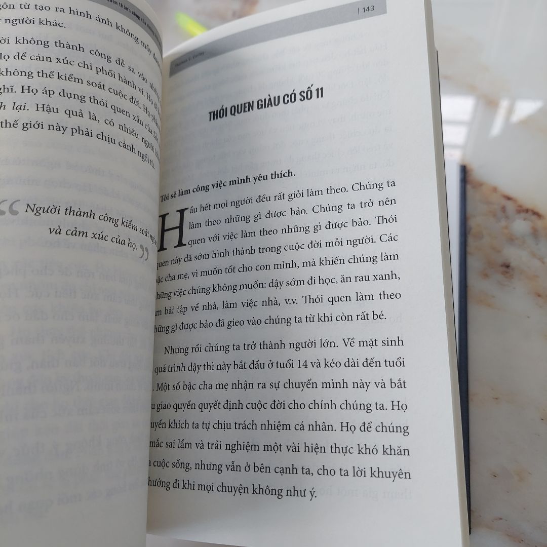 Thay đổi thói quen, thay đổi cuộc đời. Hành trình vạn dặm bắt đầu với một bước chân, và bước chân đầu tiên, tôi gọi đó là "thay đổi tư duy". Cảm ơn tác giả.