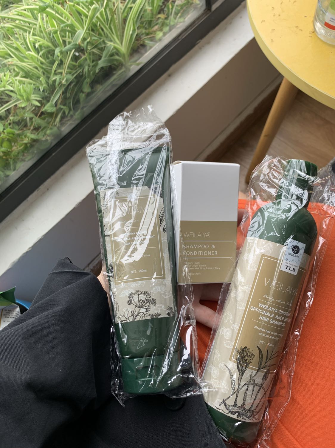 Đóng gói chuyên nghiệp, cẩn thận. Sản phẩm có tem chính hãng. Giao hàng sớm hơn hẹn. Rất hài lòng !