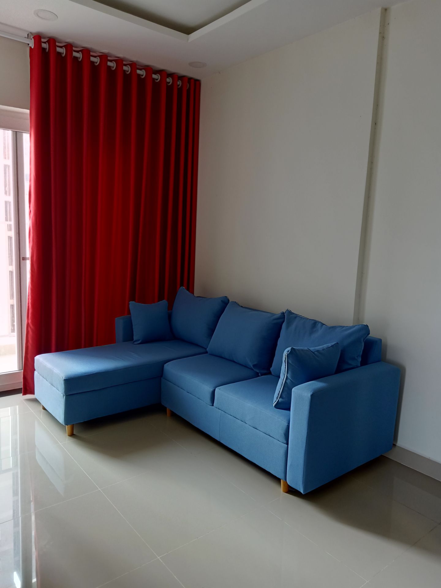 2 anh giao hàng vui vẻ nhiệt tình, sofa đẹp, màu hơi thực tế hơi nhạt hơn so với ảnh. Có 3 vết đen giống bị xém do nhiệt nhưng vẫn OK. Cảm ơn shop nhiều. Chúc shop buôn may bán đắt nhé. 2 anh giao hàng vui vẻ nhiệt tình, sofa đẹp, màu hơi thực tế hơi nhạt hơn so với ảnh. Có 3 vết đen giống bị xém do nhiệt nhưng vẫn OK. Cảm ơn shop nhiều. Chúc shop buôn may bán đắt nhé.