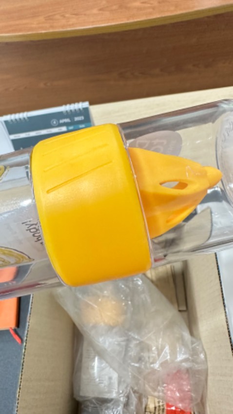 *** đảo. Hàng cũ. *** từ bao bì tới bình. Cũ nát, đen xì.
Cần trả hàng!