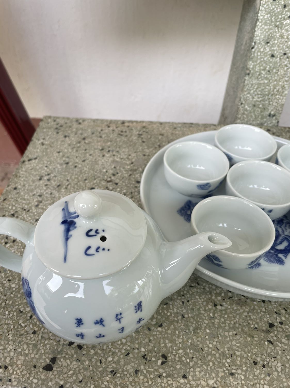 Bé bé xinh xinh , dùng để uống nước trà quá đẹp