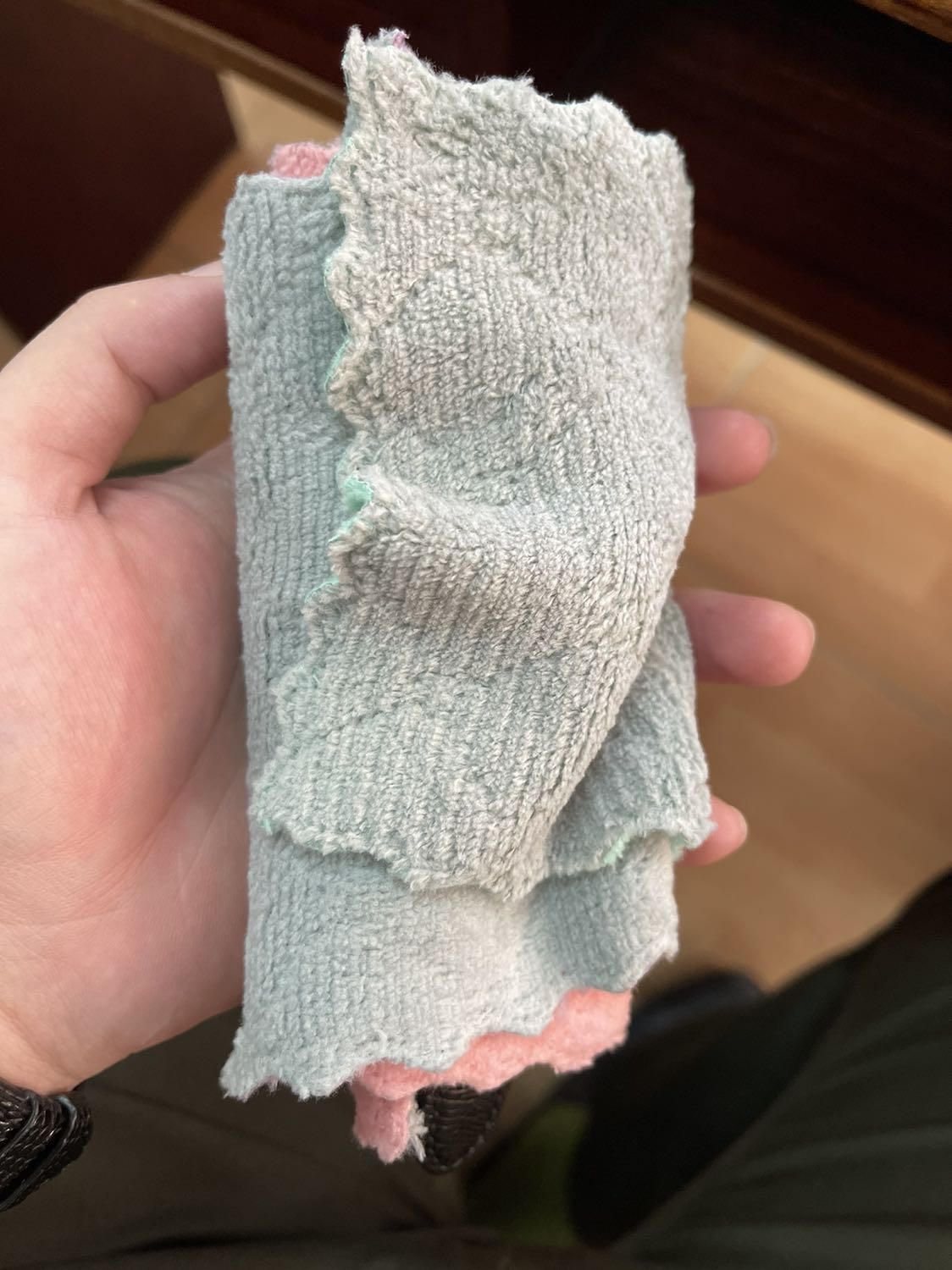 Khăn nhỏ, mềm, giá hợp lý, giao hàng ổn, nên mua dùng thử cho biết