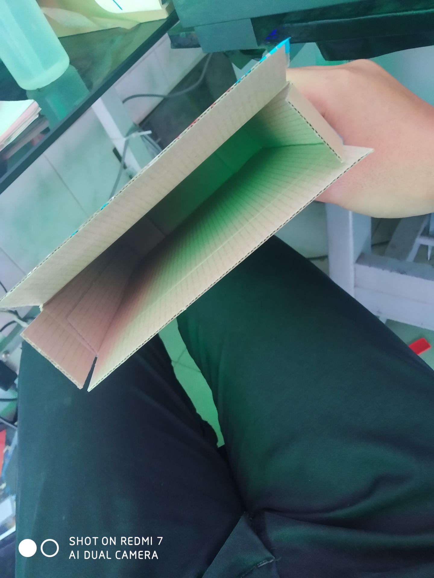 đầu tiên là mình chưa hài lòng 
thứ nhất là cách gói hàng quá sơ xài , ổ cứng linh kiện điện tử mà lại ko có 1 lớp chống sốc nào có mỗi cái hộp không 
thứ 2 là tốc độ ổ cứng không đúng theo nsx đưa ra trên thông số ghi 500 mà *** ra có 400 , không biết là do đâu đầu tiên là mình chưa hài lòng 
thứ nhất là cách gói hàng quá sơ xài , ổ cứng linh kiện điện tử mà lại ko có 1 lớp chống sốc nào có mỗi cái hộp không 
thứ 2 là tốc độ ổ cứng không đúng theo nsx đưa ra trên thông số ghi 500 mà *** ra có 400 , không biết là do đâu