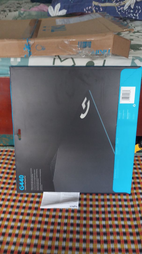 Đã nhận hàng, có vẻ tốt, đóng gói cẩn thận. Tuy nhiên logo lại màu trắng chứ không xanh như quảng cáo? Thích và mua sp này 1 phần vì logo màu xanh, ko hiểu sao hàng nhận đc lại là logo trắng?