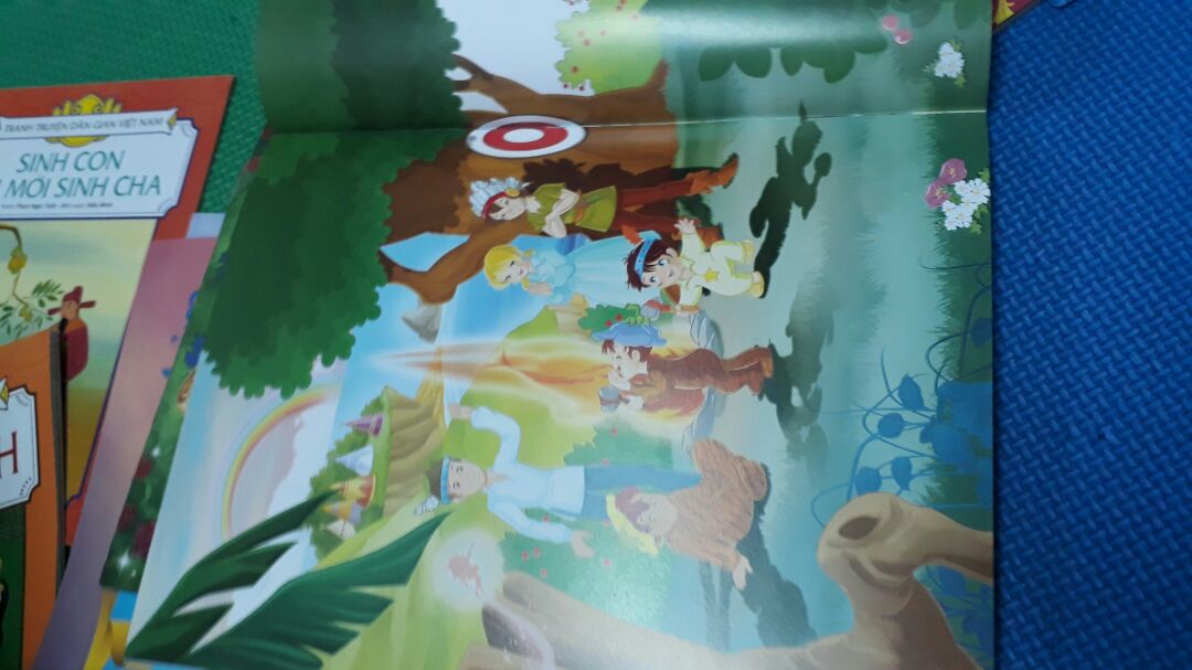 truyện này mình đã đọc từ rất lâu nay mua lại cho con mình đọc , truyện hay, hình vẽ đẹp, là truyện song ngữ nên rất thích hợp cho các bé tập tành đọc tiếng Anh.