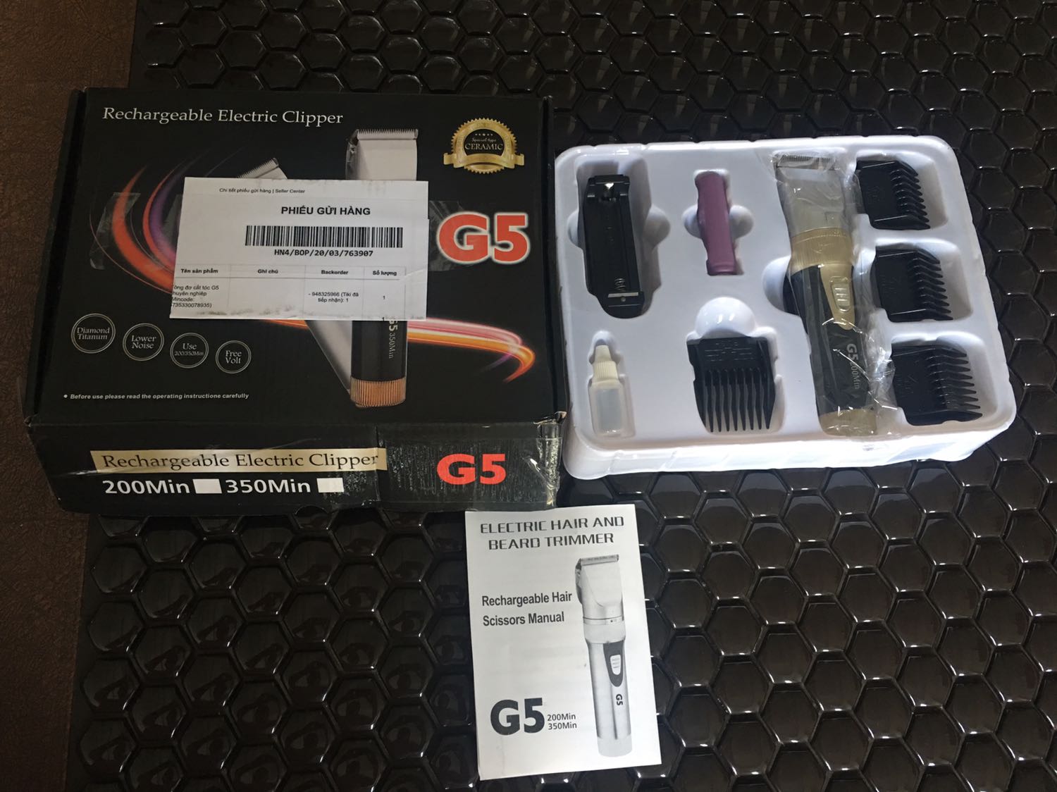 Sp bị trầy như đã qua sử dụng rồi ko còn nguyên bao bì bọc tông đơ