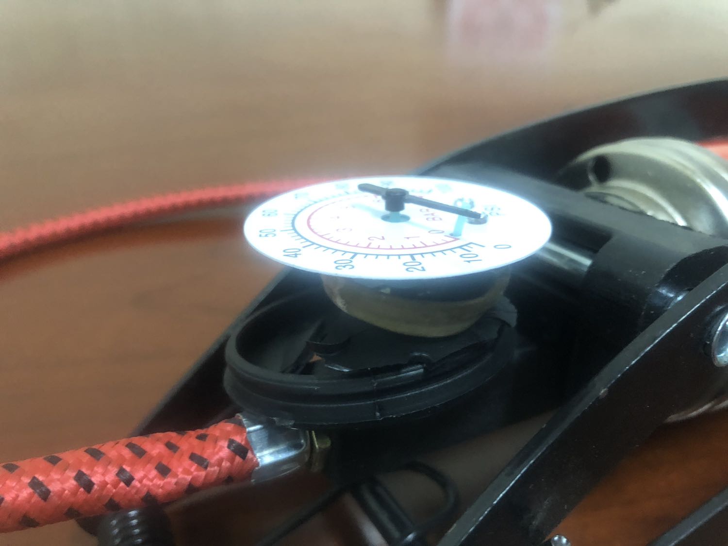 Bơm mở ra thì vỡ đồng hồ áp suất.
Khung yếu, khó bơm nhưng cẩn thận vẫn bơm dc xe máy. Hàng chất lượng thấp chứ ko phải cao cấp