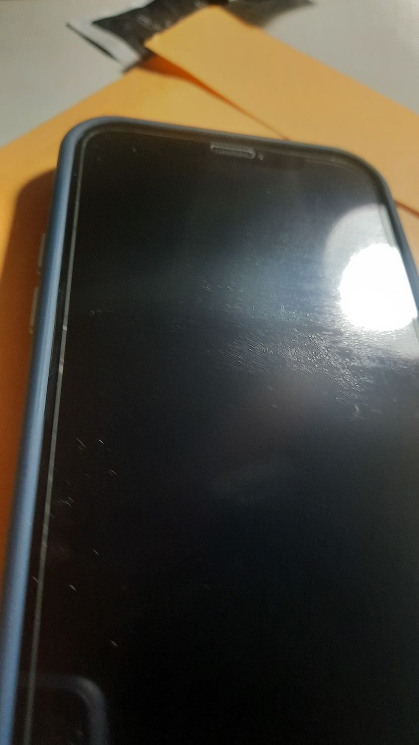 Nhận hàng nhanh, đóng gói tốt, sp có 1 miếng dán, khăn khô, khăn ướt, miếng dính bụi. Tuy nhiên chất lượng miếng dán k tốt: sau khi dán xong thì thấy: tấm dán k full viền, 1 nữa phần trên và dưới k đồng đều, lấy khăn lau thấy rõ, phía trên có nhiều sọc ngang. Do khống chế số lượng hình gửi nên k thấy rõ chẩt lượng có nhiều vết xước bên trong.