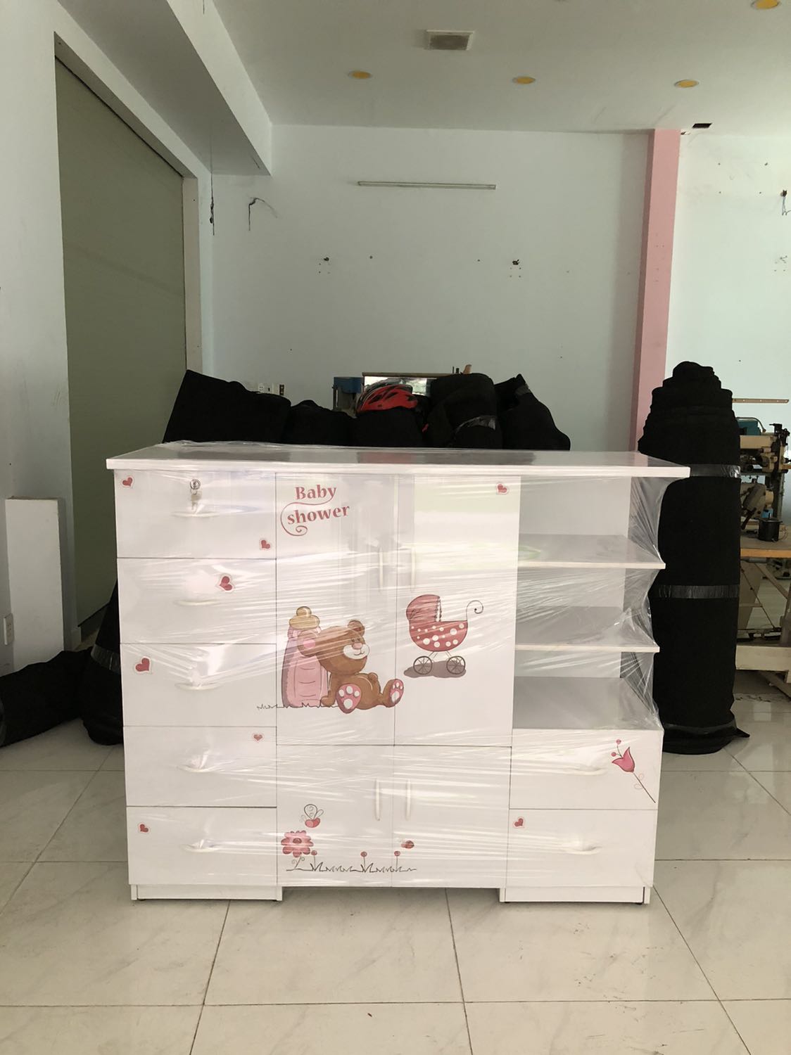 tủ bị ố, giao nhầm tủ, nhắn tin shop k tl, nhựa mỏng, chi tiết bên trong k chắc chắn.