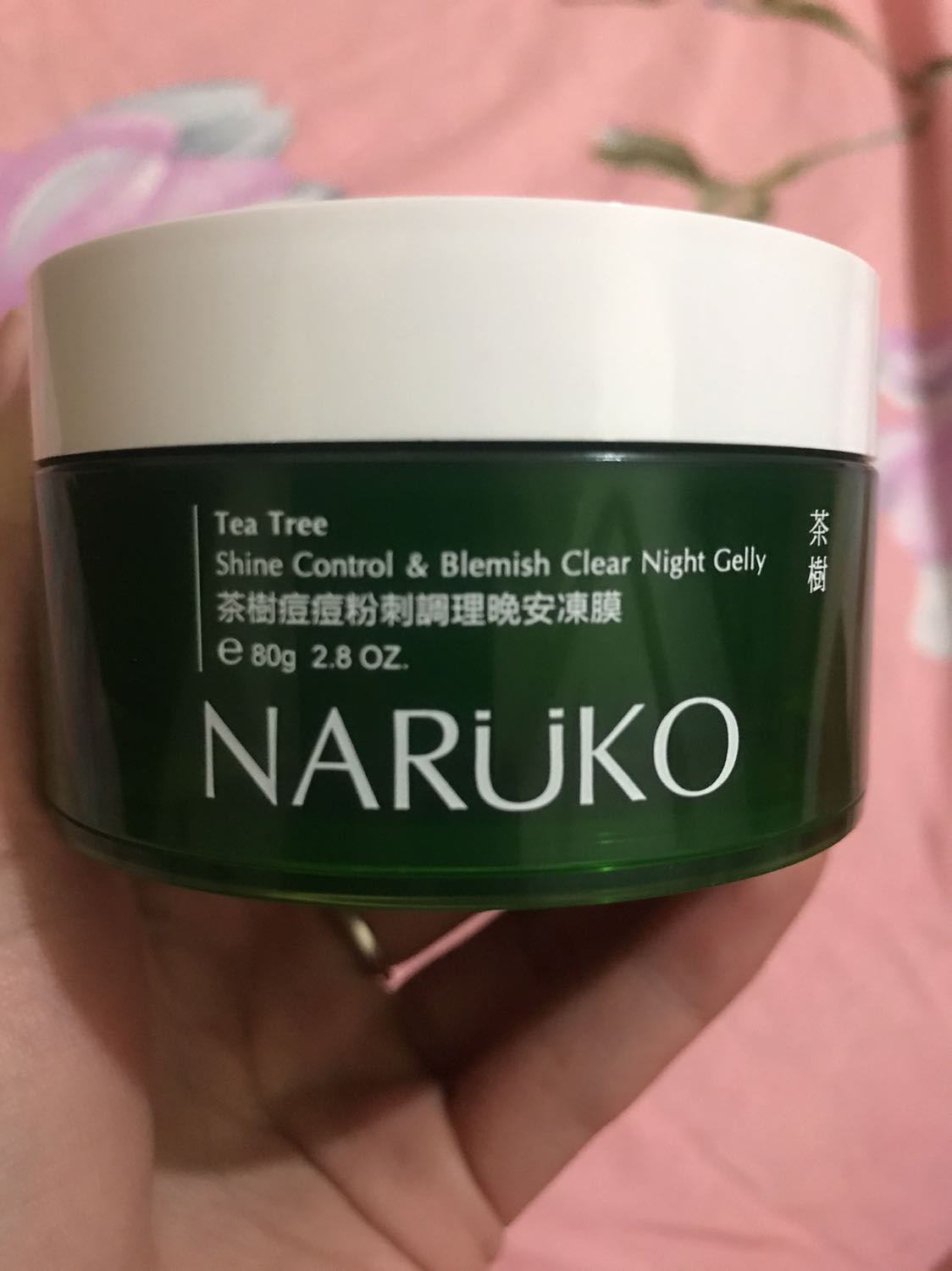 Mình mua qua tiki trading, hộp 80g vô cùng nhiều, chất kem trong nhẹ, thơm the mát mùi tràm trà. Mình da dầu dùng mới dùng thấy rất oki?