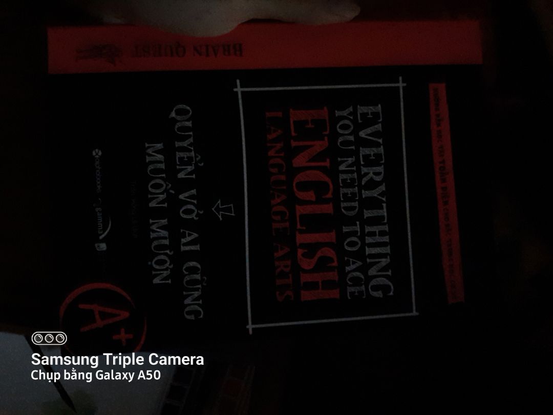 sách mới cầm nhìn đẹp, chất lượng giấy khá ổn, in ấn nội dung khá bắt mắt khiến mình có hứng thú đọc. nhưng bị rách ở gáy sách, khi mở to thì khiến nó rách nhiều hơn, mình đặt 2 quyển khác nhau giao cùng lúc nhưng chỉ có quyển này bị rách