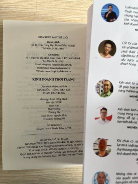một quyển sách rất thực tế và hữu ích về kinh doanh thời trang từ tác giả Việt. Rất thích hợp cho các bạn muốn kinh doanh về thời trang. Đọc xong muốn chạy ra Hẻm store tham quan liền, biết đâu gặp dc tác giả :D