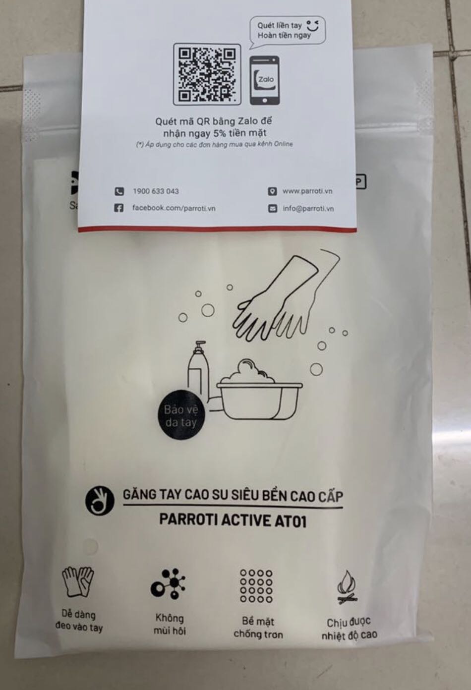 Găng tay bám chắt, dễ dùng. Thiết kế tốt, chỉ là nên thêm đánh dấu găng này của bên tay nào để người dùng có thể dễ dàng xác định đúng tay, mang sai tay sẽ không vừa