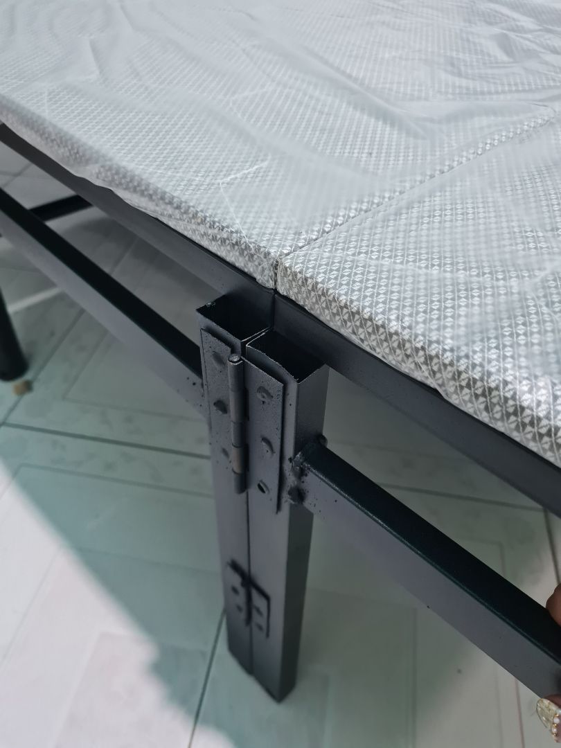 Lần đầu tiên mình đánh giá sp 1* vì đã tìm hiểu kỹ và mua những sp chất lượng kém quá, các chân và khớp nối rất yếu và mỏng manh, còn dập nổi chữ make in China nữa. Vừa mở ra đã rất thất vọng, mình muốn Tiki hỗ trợ trả hàng vì thật sự giá trị không xứng đáng với giá 1,8 triệu.