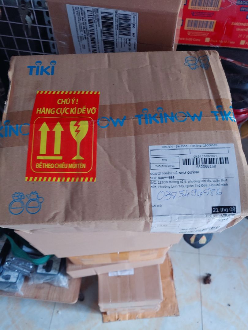 mình vừa mới nhận sữa sau hơn 1 tháng đặt, hộp còn nguyên vẹn, date mới tới 06/2022, còn đc nhận thanks gift rất yêu nha.