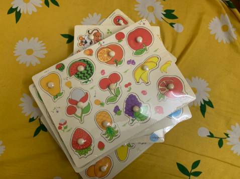 - Mình đã quay lại đây, mua 1 bộ cho chị hàng xóm bên cạnh.

- Hàng vẫn chất như lần đầu, đẹp, dày dặn, rất đáng tiền.

- Các hình có đường nét & màu sắc tươi sáng. Gỗ thuộc loại tốt hơn nhiều so với bộ mình mua từ gian hàng khác. ( dày và chắc chắn hơn rất nhiều )

- Đóng gói cẩn thận, đủ số lượng. Giao nhanh. Vote 5 Sao.