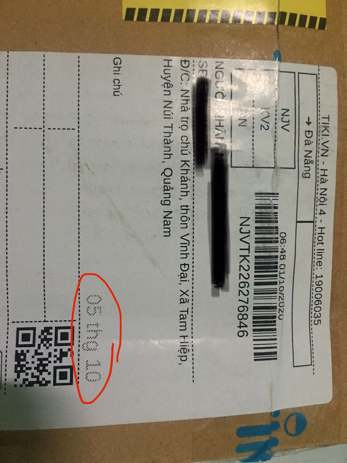 Hoàn toàn không phải là một sản phẩm mới, thời gian tôi mua 5/10/2020 nhưng tem bảo hành là 7/7/2020, mở hộp mặt kim loại của bàn là có vết bẩn, rỉ sét. Bàn là dùng đóng ngắt nhiệt liên tục chứ không nóng đều
Ưu điểm là nhỏ gọn, tiki giao hàng đúng hạn