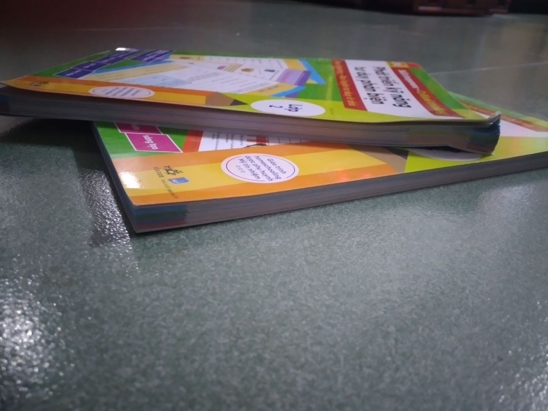 tệ......đóng gói tệ, sách cong góc