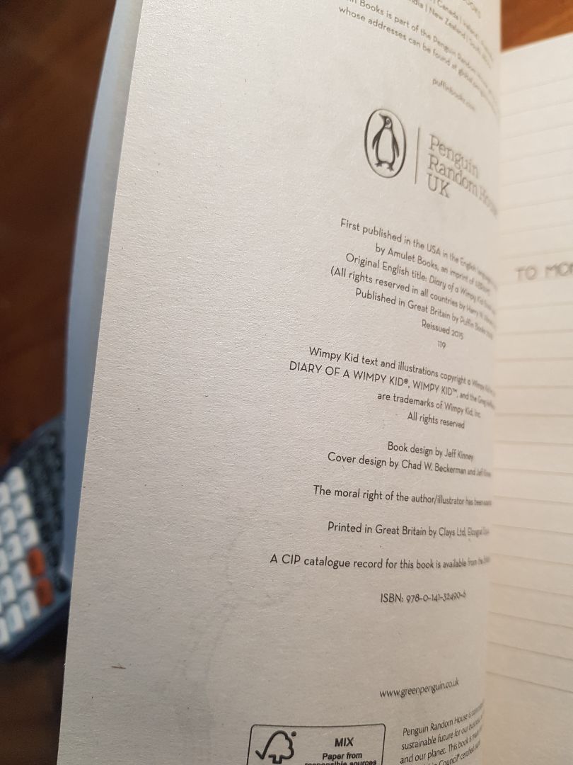 về chất lượng thì giấy hơi mỏng á, bìa cũng mỏng dễ bị cong
còn về nội dung thì hay cực á, truyện đáng iu cực kì luôn về chất lượng thì giấy hơi mỏng á, bìa cũng mỏng dễ bị cong
còn về nội dung thì hay cực á, truyện đáng iu cực kì luôn