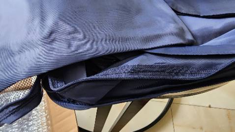 Giao hàng nhanh, đóng gói cẩn thận. Sản phẩm đẹp, nhẹ, gọn và không thấm nước. Nên mua !!!