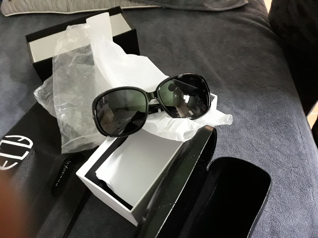 giao hàng nhanh đóng gói cẩn thận,mình mua cho vk mình vk mình rất thích và vui nữa.cảm ơn tiki nhé.