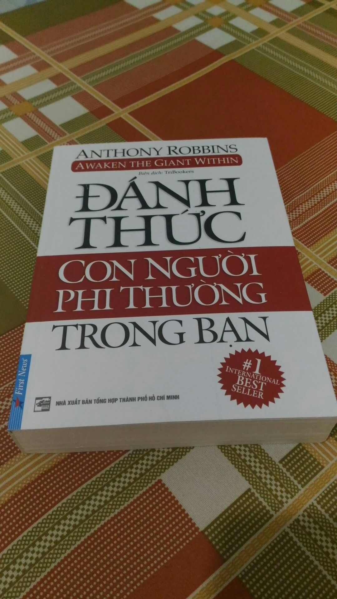 Mình mua ở đây cũng tương đối khá nhiều sách. Mấy lần trước sách bảo quản rất tốt, nhìn sạch và đẹp nhưng bữa nay thì thật sự mình hơi thất vọng xíu. Còn nd cuốn sách thì khỏi bàn. Cuốn sách rất đáng để bản thân đọc qua 1 lần trong đời.
