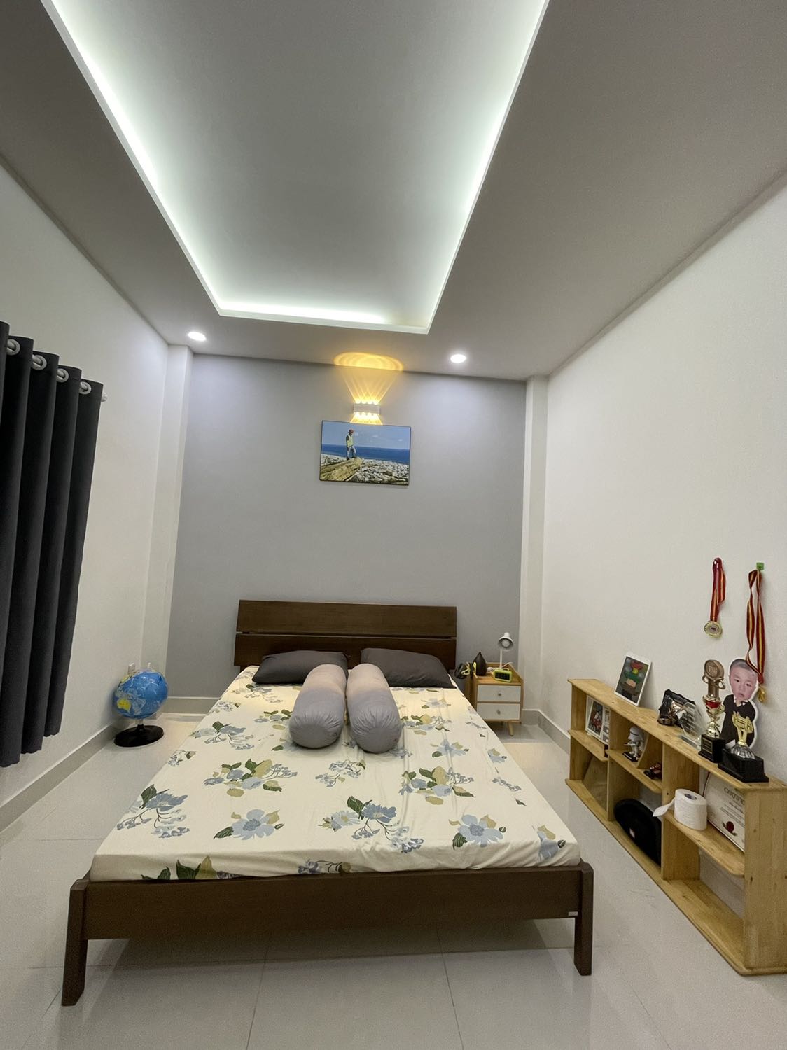 Nệm cao su thiên nhiên 1,6*1m*10 cm trong hình nhé.
Bé nhà rất thích, nằm cứ than thích quá (do trước nằm nệm gấp 3)
Shop vui vẻ, nhiệt tình.
Giá phù hợp, kết hợp Voucher Tiki là rẻ nhất thị trường rùi, do lượn khắp các sàn để tìm mua làm phòng cho con.