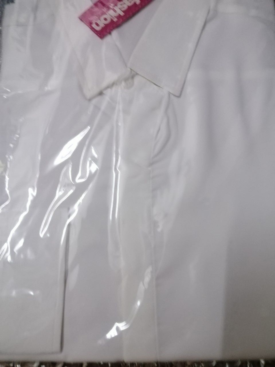 Áo đẹp vải mịn mát, mặc rộng thoải mái luôn, áo ko quá mỏng cũng ko quá dày, ok ok lắm Áo đẹp vải mịn mát, mặc rộng thoải mái luôn, áo ko quá mỏng cũng ko quá dày, ok ok lắm