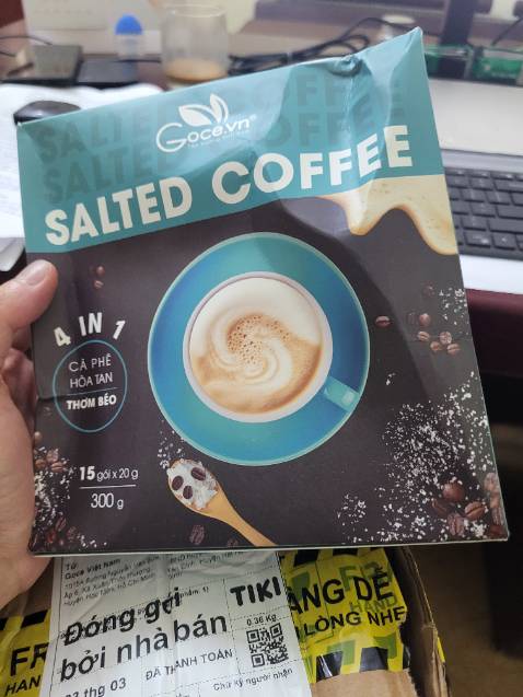 Cafe uống hay hay, có chút vị chay cháy gì đó giống như côn trùng (cào cào, châu chấu..) nướng