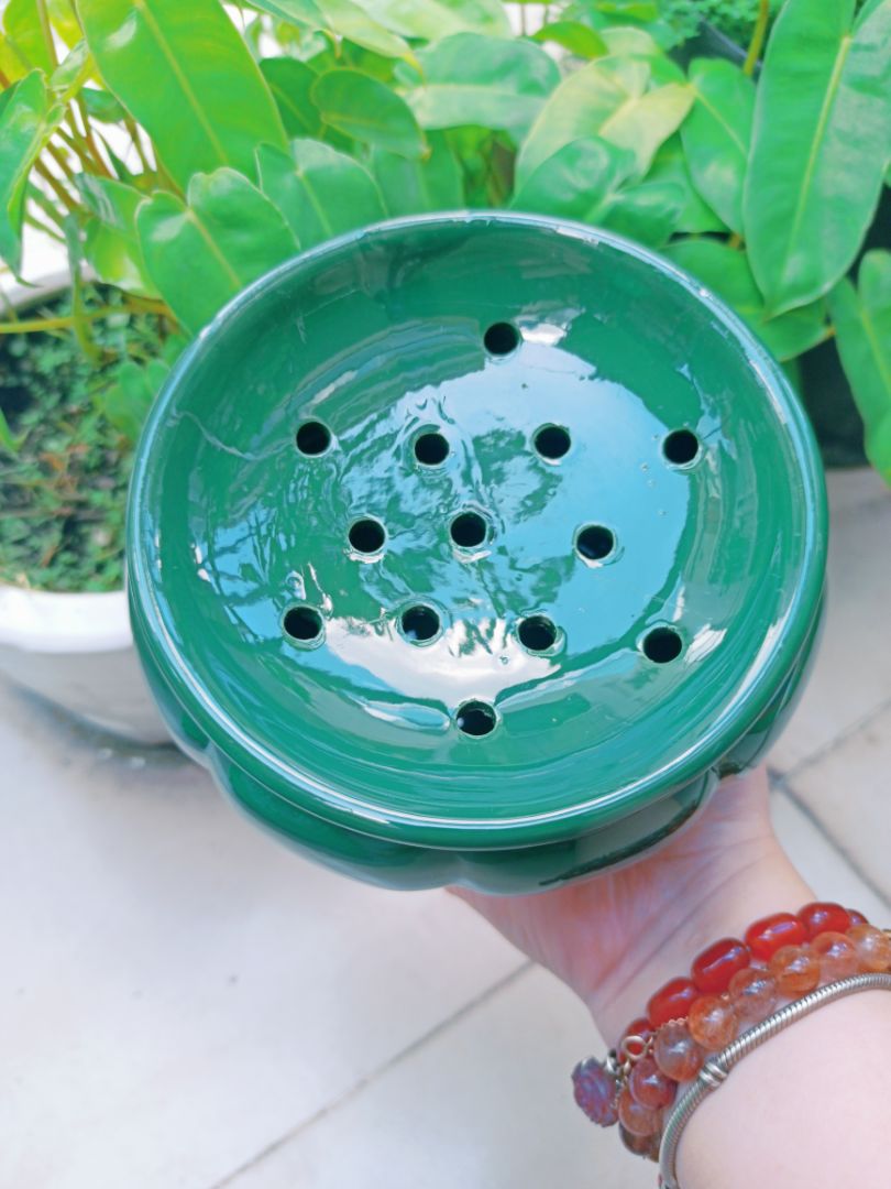 Bếp rất đẹp, màu xanh rêu vô cùng tươi mát.  Có 500gr sả và hộp 10 viên nến đầy đủ luôn. Shop còn gói hàng rất kỹ nữa, 10/10 cho sản phẩm và chất lượng. 🥰🥰🥰