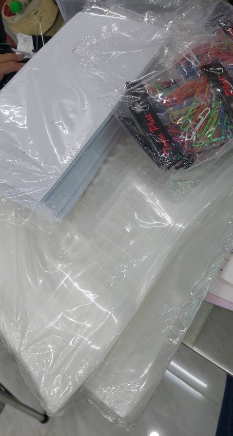 Bìa chắc chắn, shop đóng gói gọn, giao nhanh, hàng đầy đủ,mng nên mua nha