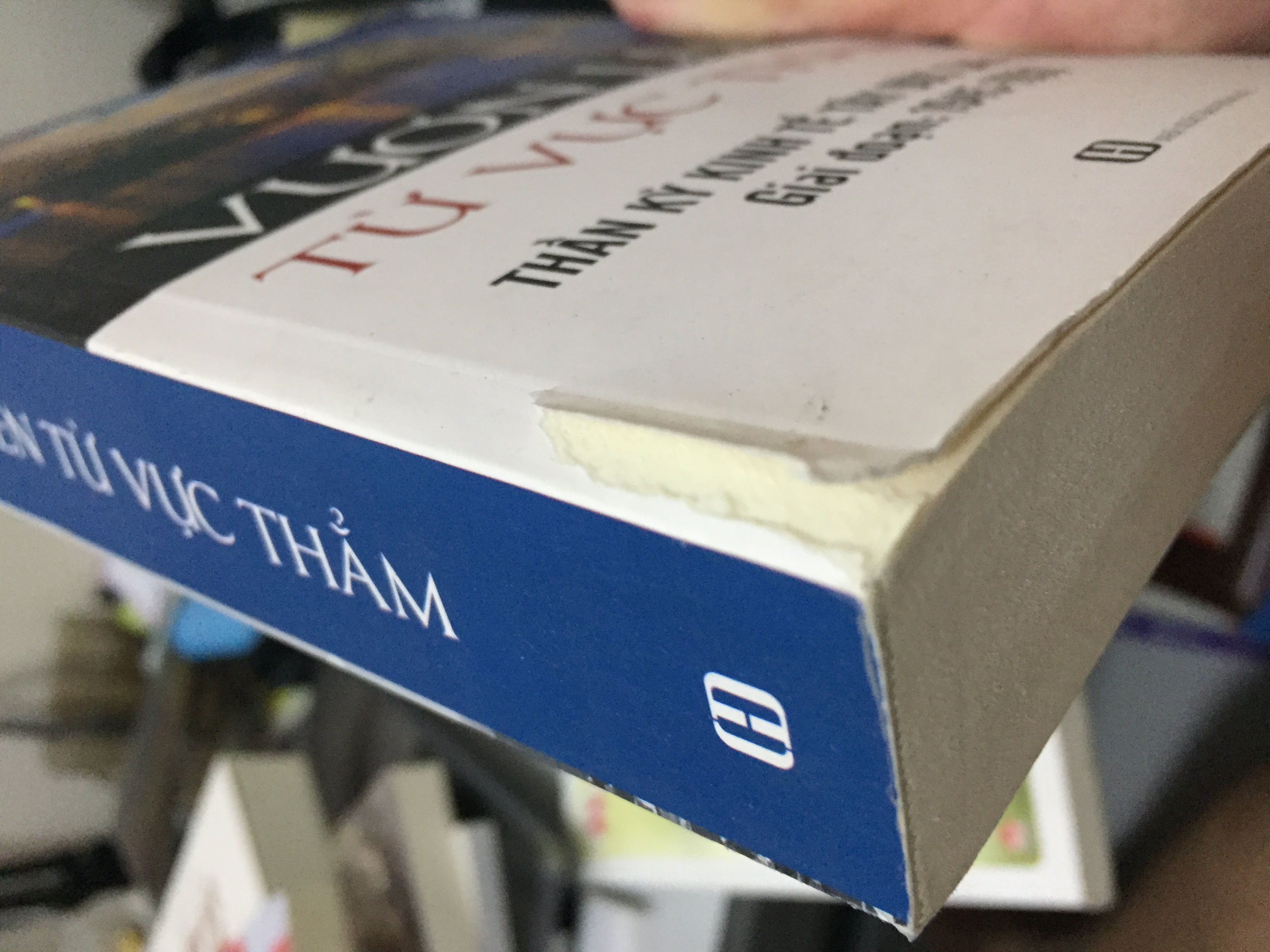ĐƠN HÀNG: #446996386. Đóng gói rất ẩu, sách rách bìa vẫn chuyển cho đi. thất vọng khâu kiểm duyệt. đề nghỉ TIKI liên hệ lại để đổi trả.